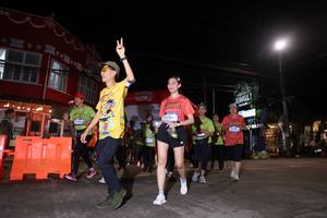 BIB: 0401, 3704
                            <button type="button" onclick="openModal(26262569)" class="btn btn-primary btn-sm float-right btn-popup" data-toggle="modal" data-target=".modal-high-quality">
                        <i class="fas fa-shopping-cart"></i> Add to Cart
                    </button>
                                            <button type="button" onclick="isThisMe(26262569, true)" class="btn btn-success btn-sm float-right btn-popup btn-isme hidden" data-toggle="tooltip" data-placement="bottom" title="นี่คือรูปของคุณใช่ไหม คลิกที่นี่เพื่อเอาเข้าอัลบั้ม">
                        <i class="fas fa-plus"></i> Add to album
                    </button>
                    <button type="button" onclick="isThisMe(26262569, false)" class="btn btn-warning btn-sm float-right btn-popup btn-isnotme hidden">
                        <i class="fas fa-ban"></i> Remove from album
                    </button>